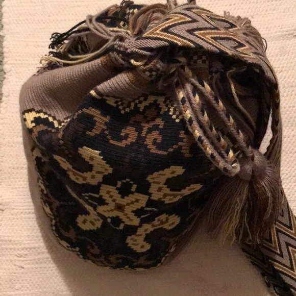 Authentic Colombian mochila, bucket bag - Picture 2 of 3